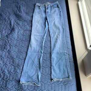 Levi’s Bootcut light wash jean